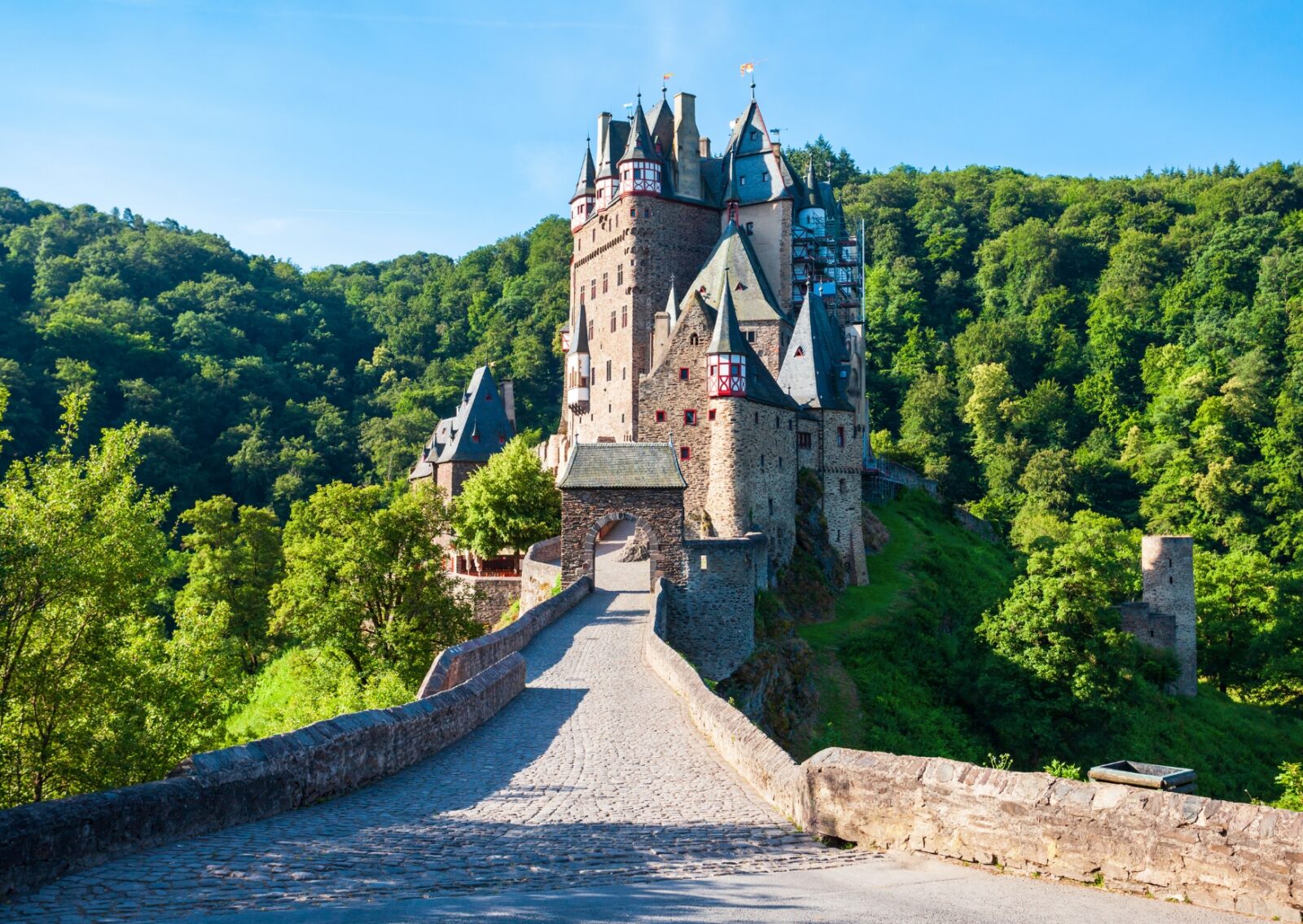 Burg Eltz: Schloss & Ausflug nahe der Mosel | Moselcamping Kröver Berg
